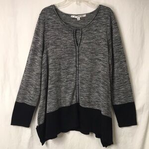 Max Studio Women’s Sweater Black Gray Size L Keyhole detail Loose Fit EUC